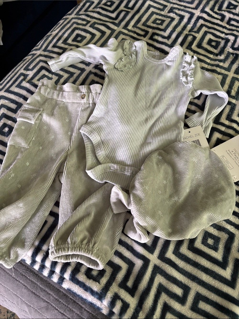 Rachel Zoe Sage Green Ribbed Baby Set with Hat